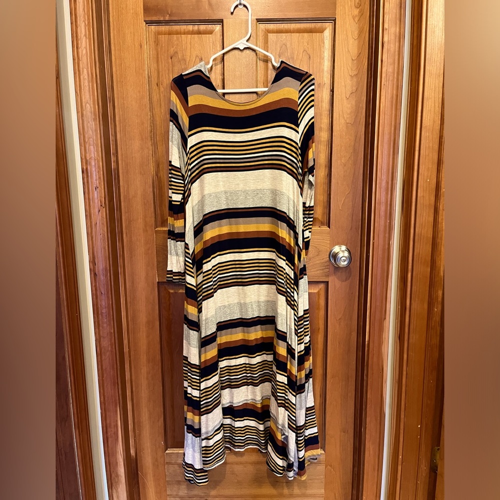 Agnes and Dora Midi dress. Size M/L